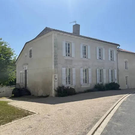 Au Bord De La Dronne Bonnes (Charente)