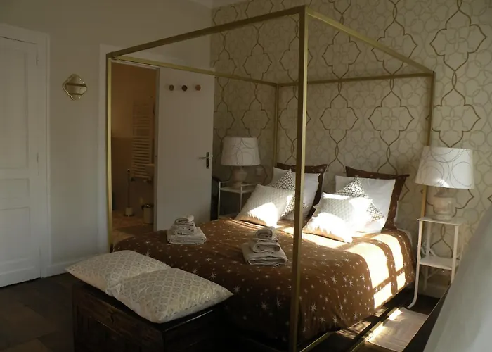 Au Bord De La Dronne Feriehus *